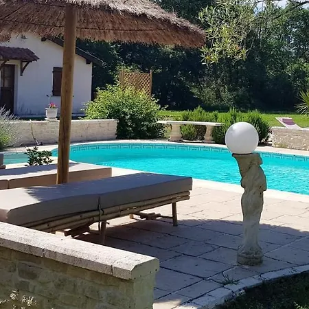 Maison Confortable + Piscine Bussac-Forêt