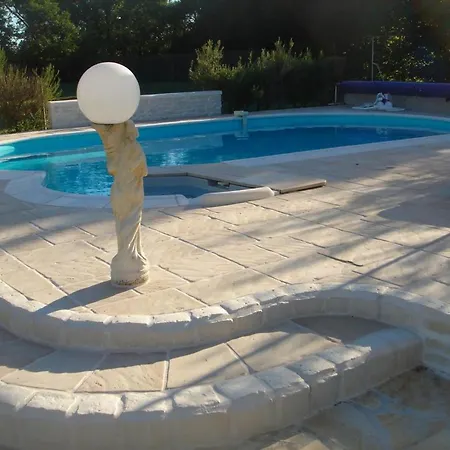 펜션 Maison Confortable + Piscine Bussac-Foret