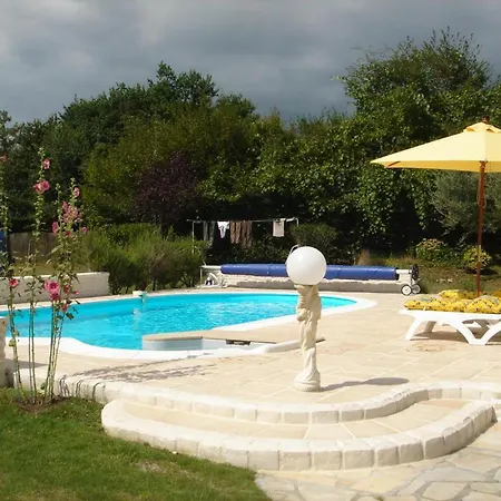 Maison Confortable + Piscine Bussac-Foret