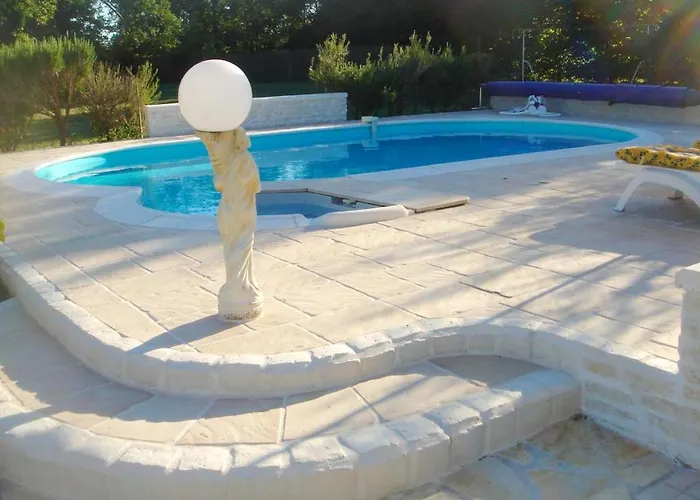 Maison Confortable + Piscine Сasa de vacaciones Bussac-Foret