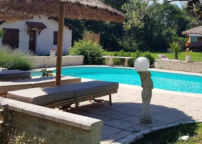 Maison Confortable + Piscine Bussac-Foret